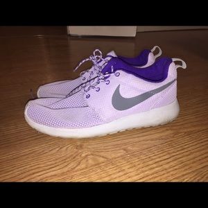 Nike roshe tennis shoes